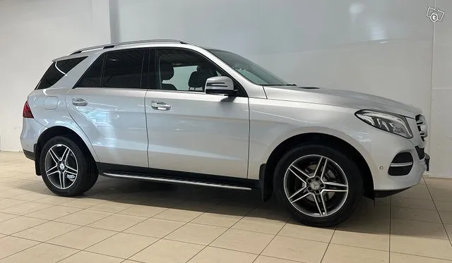 Mercedes-Benz GLE 350 350 d 4Matic / Webasto / LED-Valot / V Image 7